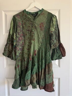 Young Threads Boho Patchwork Floral Tunic Top NWT Size Small